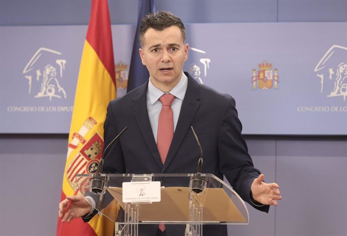 El portavoz del Grupo Parlamentario Socialista en el Congreso de los Diputados, Héctor Gómez, interviene en una Junta de Portavoces en el Congreso de los Diputados, a 14 de diciembre de 2021, en Madrid, (España).