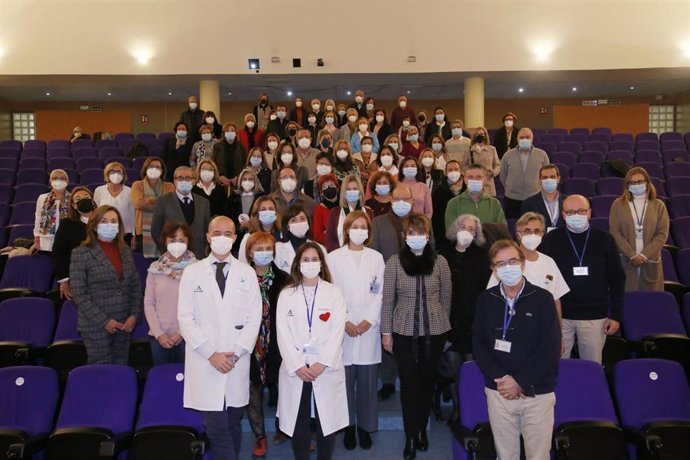 Foto de familia de los profesionales del Reina Sofía ya jubilados.
