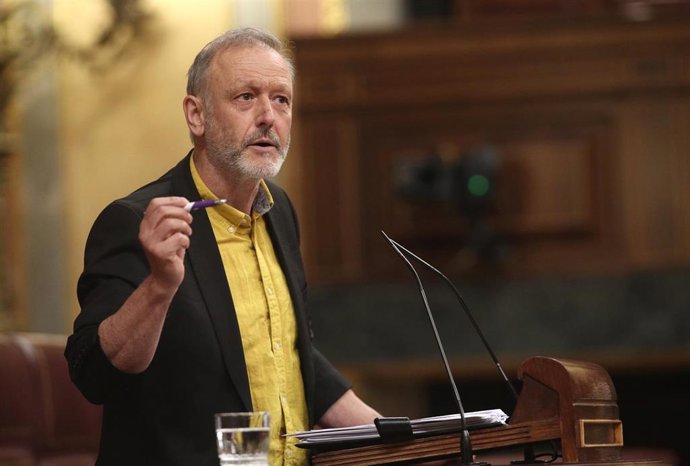 Archivo - El diputado de Podemos en el Congreso por Vizcaya, Roberto Uriarte, interviene durante una sesión plenaria celebrada en el Congreso