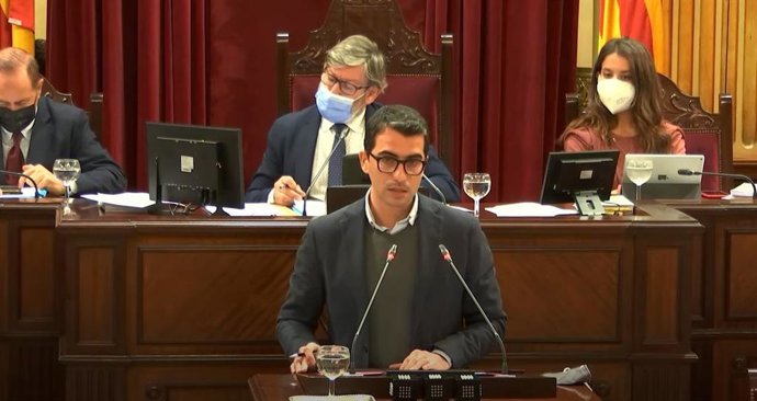 El conseller de Fondos Europeos, Universidad y Cultura, Miquel Company, durante el debate del Decreto Ley.