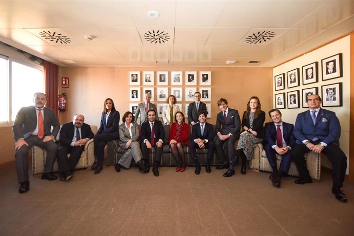 Foto de familia de la nueva Junta de Gobierno del Colegio de Registradores de España.