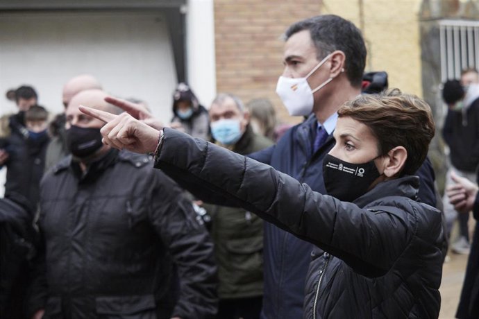La presidenta del Gobierno de Navarra, María Chivite, con el presidente del Gobierno de España, Pedro Sánchez, visitan en la localidad navarra de Buñuel los efectos de las inundaciones.