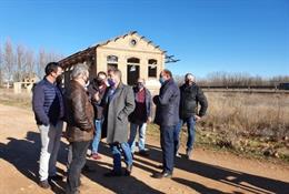 El consejero de Vertebración del Territorio, Movilidad y Vivienda del Gobierno de Aragón, José Luis Soro, ha presentado en Alfambra  la Vía Verde.