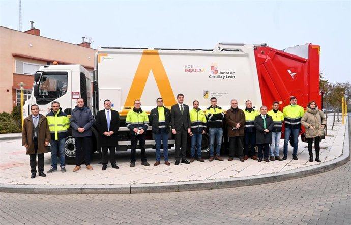 Acto de entrega del camión de residuos sólidos urbanos a la Mancomunidad Montes Torozos.