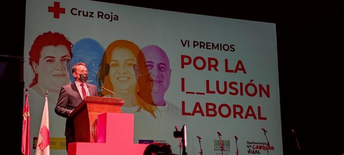 El consejero de Transparencia, Seguridad y Emergencias, Antonio Sánchez Lorente, asistió hoy a la entrega de los VI Premios por la Inclusión Laboral de Cruz Roja