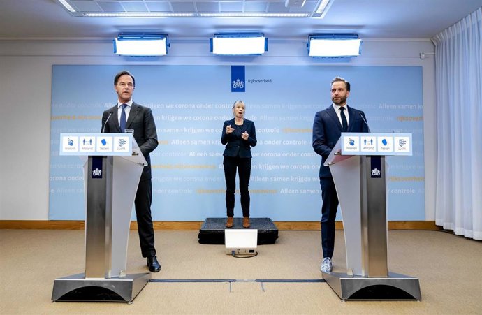 El primer ministro de Países Bajos, Mark Rutte, y el ministro de Salud, Hugo De Jonge.