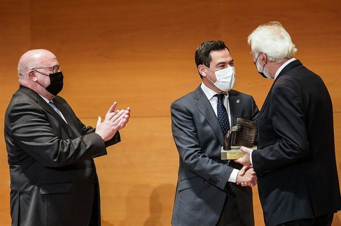 Juanma Moreno, en la gala de los Premios Ideales de Granada