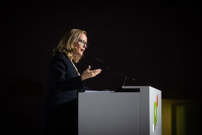 La vicepresidenta primera del Govern i ministra d'Assumptes Econmics i per a la Transformació Digital, Nadia Calviño, aquest dimarts en els Premis Pimes 2021 de Pimec en el MNAC
