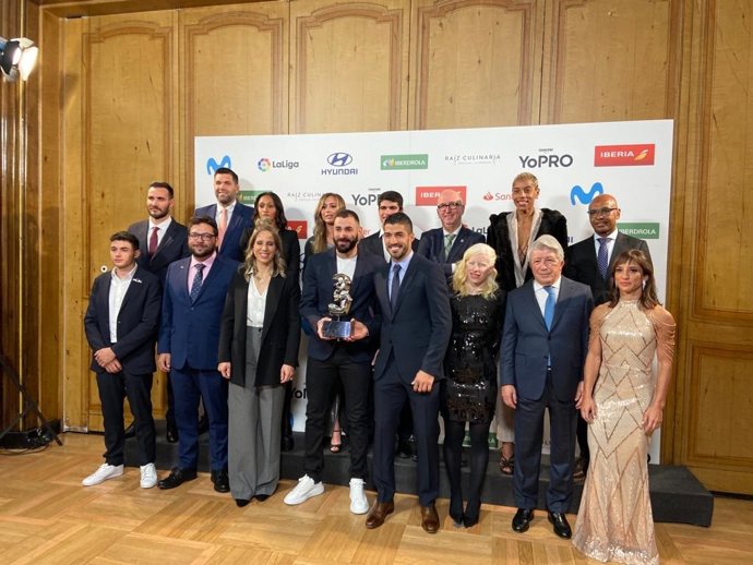 Foto de familia de los galardonados durante la Gala de los Premios AS del Deporte 2021
