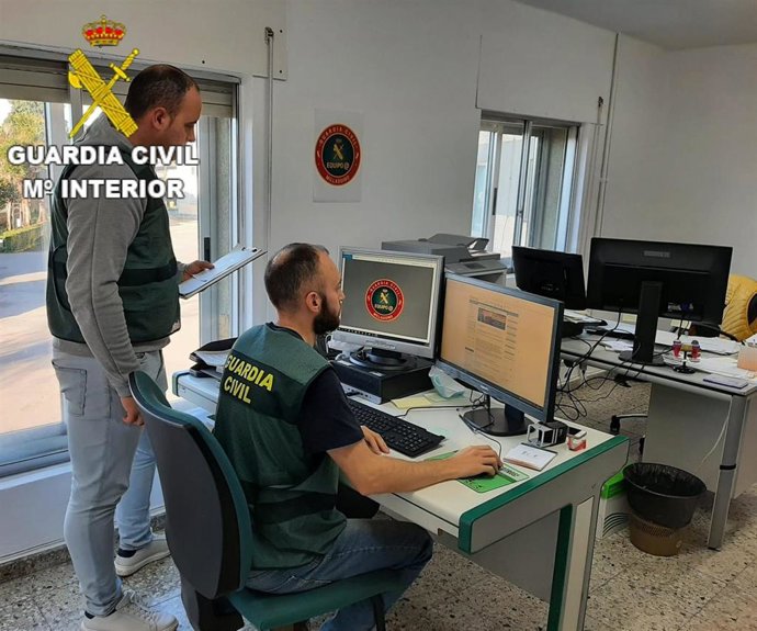 Investigadores de la Guardia Civil sobre ciberdelinecuencia.