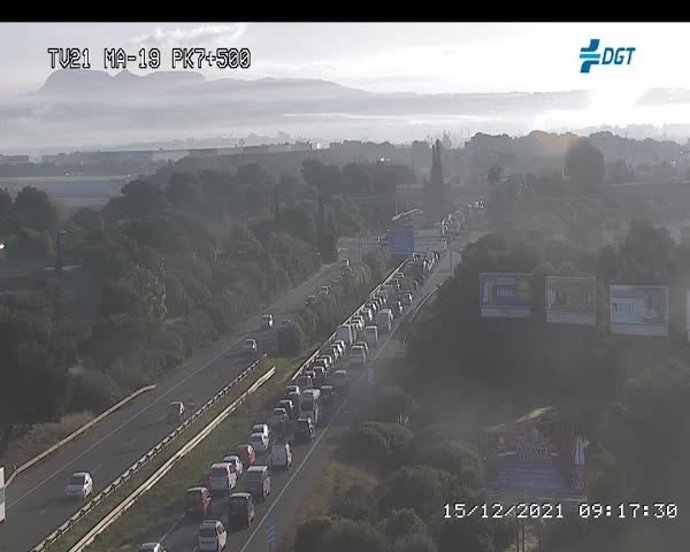 Retenciones en la Ma-19 por una colisión.