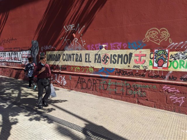 Pintadas en una calle de Santiago