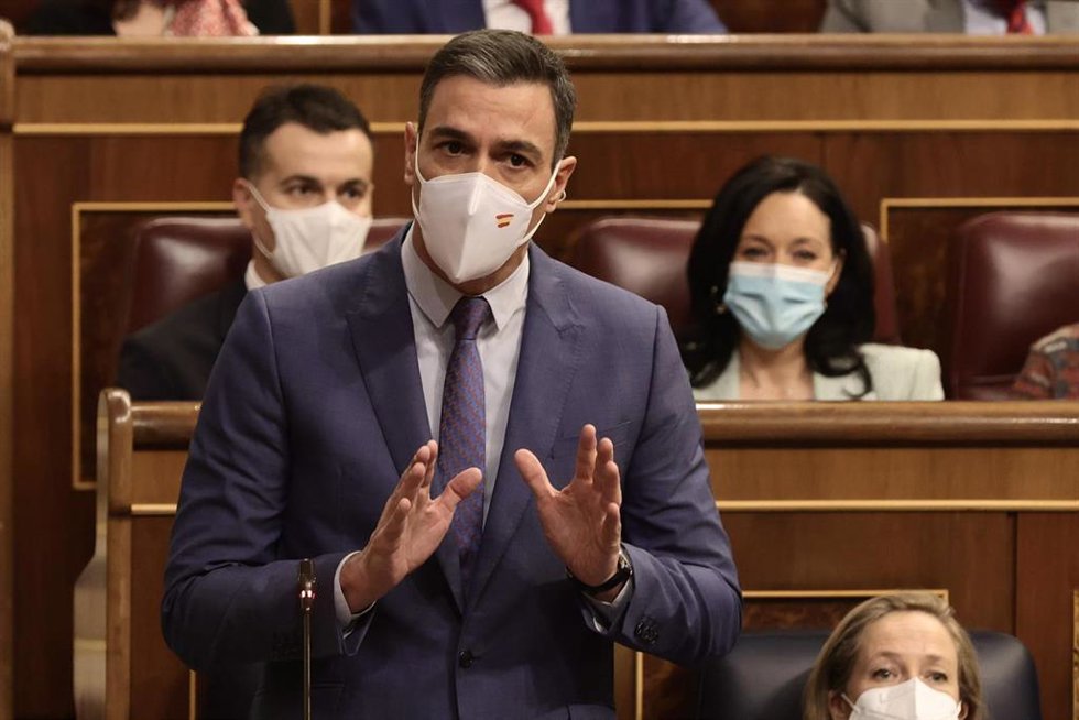 El presidente del Gobierno, Pedro Sánchez, interviene en una sesión plenaria celebrada en el Congreso de los Diputados, a 15 de diciembre de 2021, en Madrid, (España). El pleno está marcado por el Debate sobre el estado de la Nación, así como sobre la r