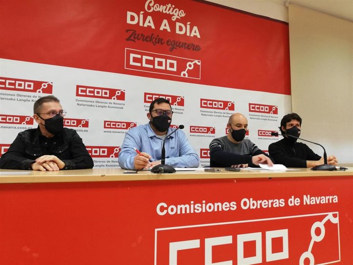 El secretario general de la Federación de Industria de CCOO Navarra, Josema Romeo (2I)