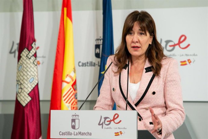 La consejera de Igualdad y portavoz del Gobierno regional, Blanca Fernández, comparece en rueda de prensa, en el Palacio de Fuensalida, para informar sobre los acuerdos del Consejo de Gobierno
