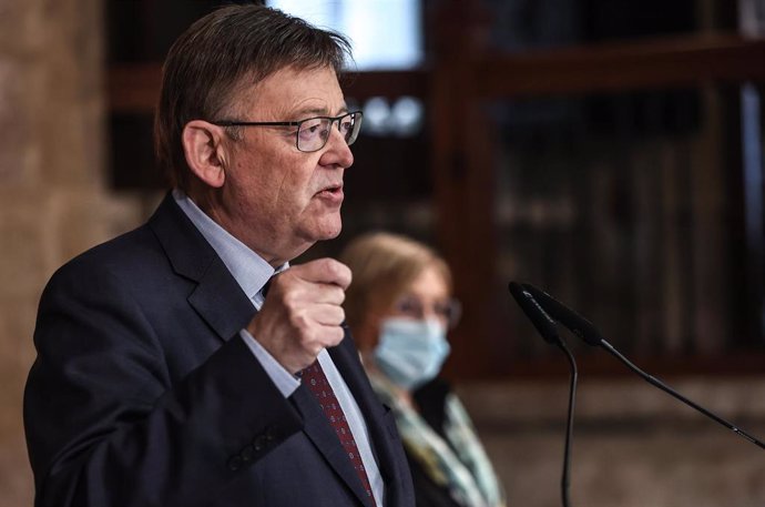 El president de la Generalitat, Ximo Puig, en una rueda de prensa, después de la reunión de la Mesa Interdepartamental para la Prevención y Actuación ante la covid-19, en el Palau de la Generalitat de Valencia, a 25 de noviembre