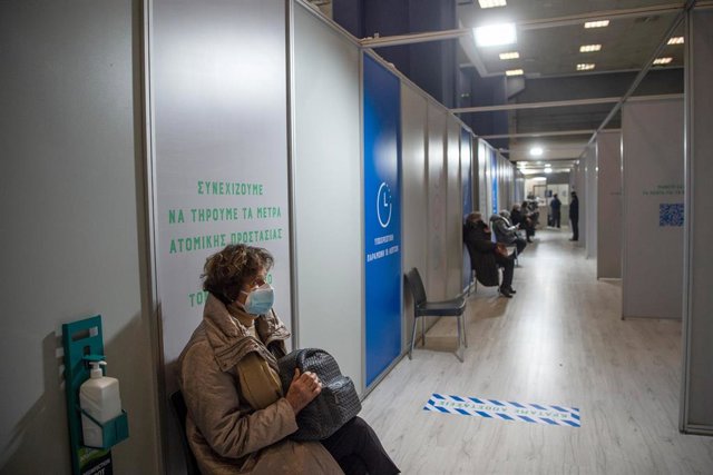 Archivo - Campaña de vacunación contra el coronavirus en la capital de Grecia, Atenas