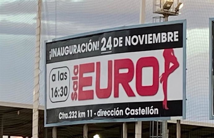 El PSOE exige explicaciones por la publicidad de prostíbulos en vallas de la ciudad