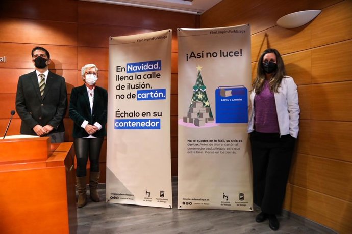 La concejala de Servicios Operativos, Teresa Porras, acompañada de representantes de la Asociación Centro Históricos y de Mahos, presenta una campaña de concienciación para promover el uso adecuado de contenedores de cartón
