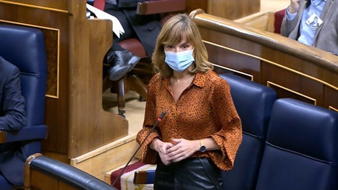 La ministra de Educación y FP, Pilar Alegría, durante la sesión de control del Gobierno este martes en el Congreso
