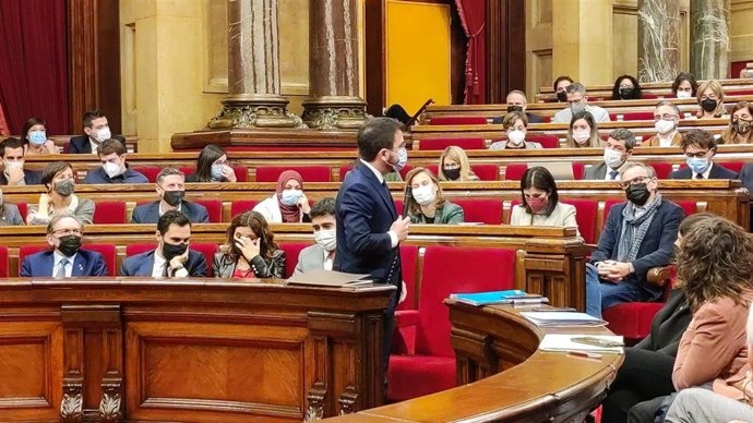 El presidente de la Generalitat, Pere Aragons, en la sesión de control al Govern