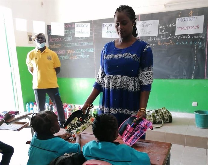 Plumieres entregados en Senegal