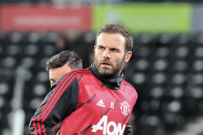 Archivo - Manchester United midfielder Juan Mata in the warm up during the The FA Cup match between Derby County and Manchester United at the Pride Park, Derby, England on 5 March 2020. Photo Jez Tighe/ ProSportsImages / DPPI