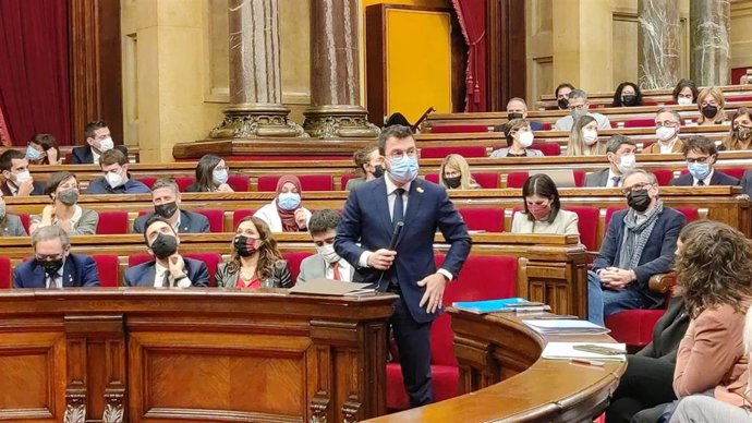 El presidente de la Generalitat, Pere Aragons, en la sesión de control al Govern del pleno del Parlament a 15 de diciembre de 2021, en Barcelona.