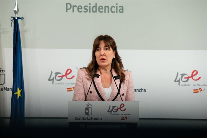 La consejera de Igualdad y portavoz del Gobierno regional, Blanca Fernández, comparece en rueda de prensa, en el Palacio de Fuensalida, para informar sobre los acuerdos del Consejo de Gobierno