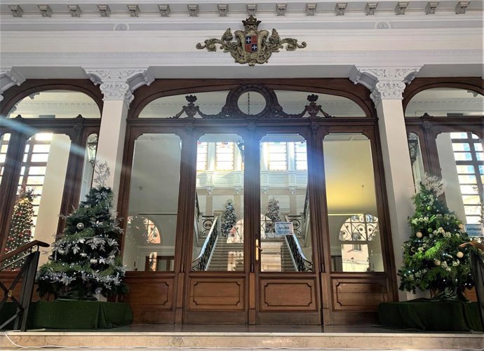 Entrada al Palacio Provincial de Palencia.