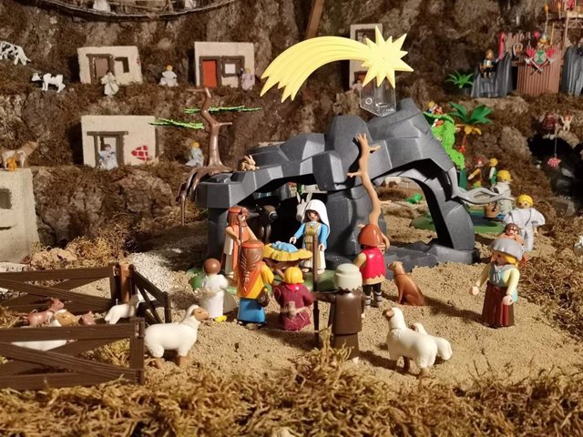Detalle del belén de playmobil que se exhibe en la Preciosa Sangre, uno de los 21 que se pueden visitar en Cáceres en estas fiestas navideñas