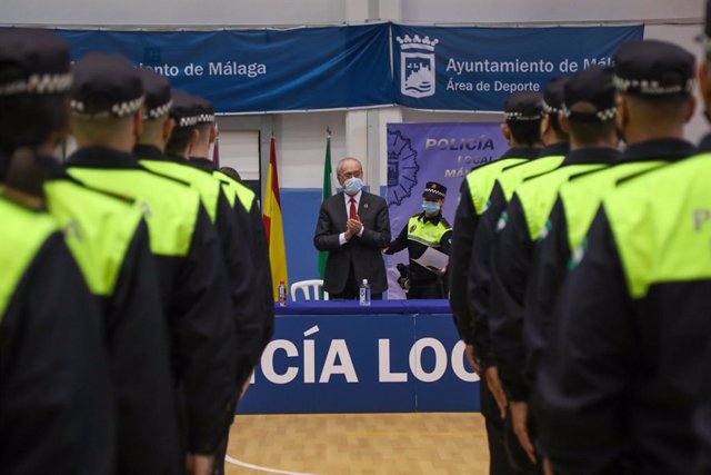 El alcalde preside la toma de posesión de la XV Promoción de la Policía Local de Málaga