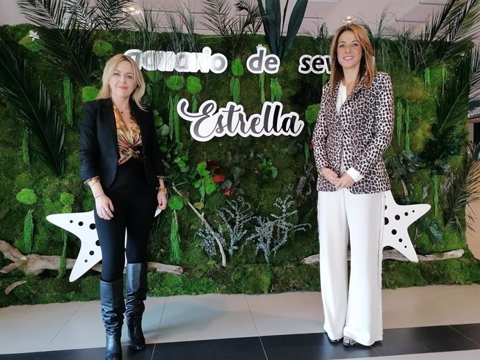 De izquierda a derecha, la gerente del Acuario de Sevilla, Rocío Alcázar, y la delegada de Turismo de la Junta en Sevilla, Rosa Hernández.