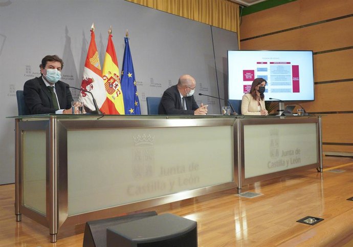 Carriedo (i), Igea y Amigo, durante la rueda de prensa de hoy.