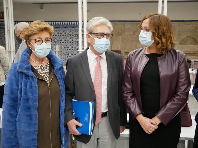 Pelegrín, Miralles  Franco, durante la sesión en la Asamblea Regional