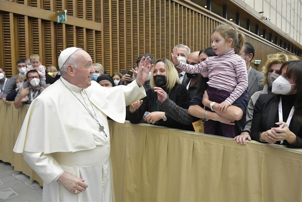 El Papa a su llegado a la audiencia general