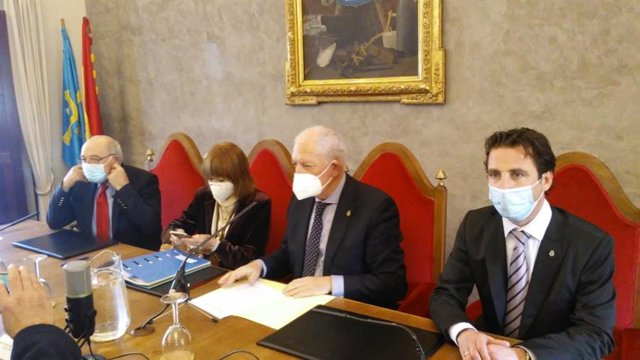 La presidenta del Consejo de Estado, María Teresa Fernández de la Vega, inaugura el ciclo del Ridea 'Historias y prospectivas sobre 40 años de autonomía asturiana' con la conferencia 'Los primeros 40 años de la autonomía asturiana en una España democrátic