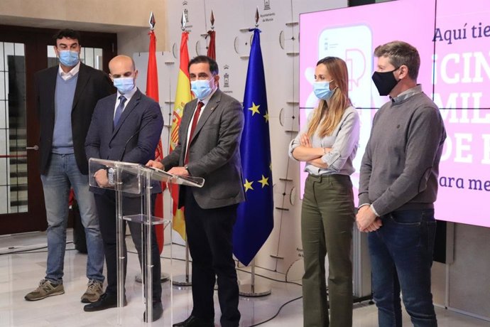 El alcalde, José Antonio Serrano, presenta la iniciativa