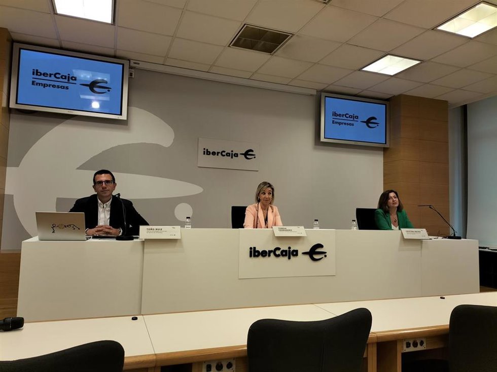 El jefe de Estrategia Comercial de Banca de Empresas de Ibercaja, Toño Ruiz. La directora de Banca de Empresas de la entidad, Teresa Fernández, y la jefa de Desarrollo de Negocio de Empresas, Cristina Mateo.
