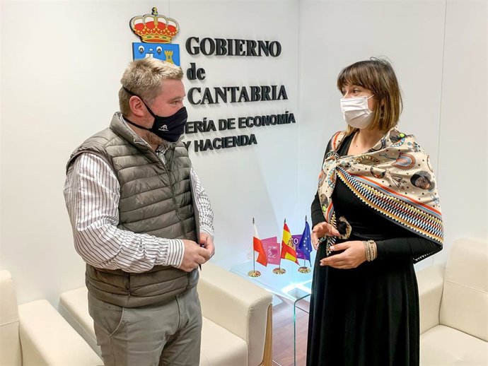 El director del ICANE y la consejera de Economía