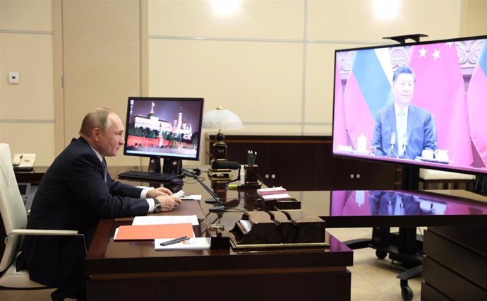 Imagen de la videoconferencia entre el presidente ruso, Vladimir Putin, y el de China, Xi Jinping. 