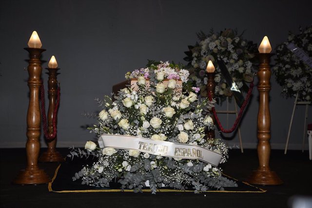 Vista general de la capilla ardiente de Verónica Forqué en el Teatro Español, a 15 de diciembre de 2021, en Madrid (España).