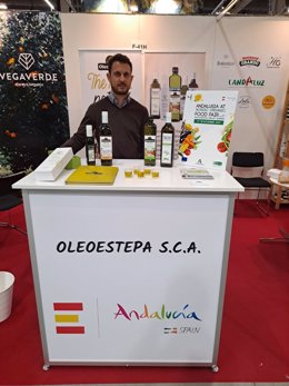 La firma sevillana Oleoestepa, en su stand de la feria sueca 'Nordic Organic Food'.