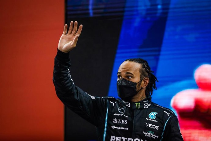 podium HAMILTON Lewis (gbr), Mercedes AMG F1 GP W12 E Performance, portrait during the Formula 1 Etihad Airways Abu Dhabi Grand Prix 2021, 22th round of the 2021 FIA Formula One World Championship from December 10 to 12, 2021 on the Yas Marina Circuit, 