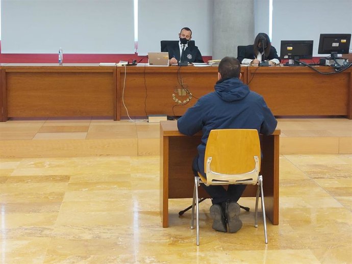 Imagen del acusado, de espaldas