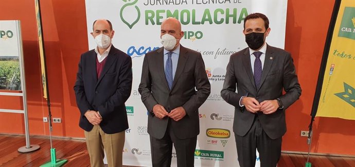El presidente de Acor, Jesús Posadas; el consejero de Agricultura, Ganadería y Desarrollo Rural, Jesús Julio Carnero, y el presidente de la Diputación de Valladolid, Conrado Íscar.
