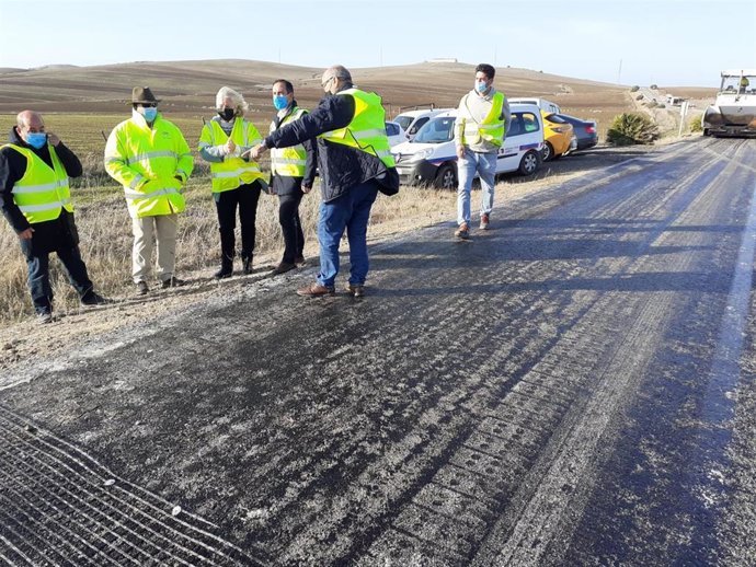La Junta realiza obras de mejora en la A-2230.