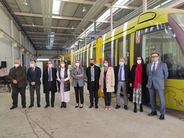 Visita a las cocheras del tranvía de Jaén.