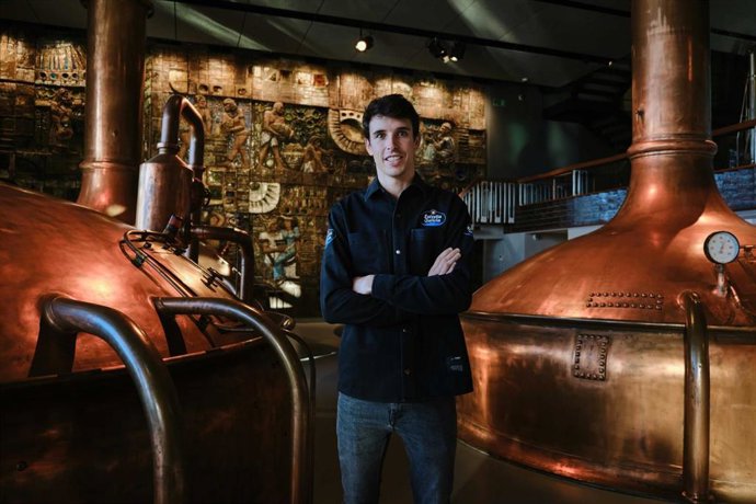 El piloto de MotoGP Álex Márquez en su visita al Museo Estrella Galicia en A Coruña