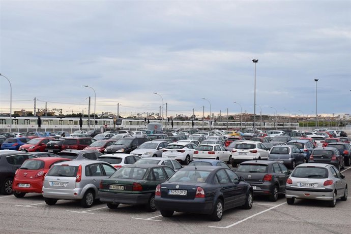 Archivo - La Generalitat favorece la intermodalidad al ampliar el aparcamiento gratuito de Metrovalencia en Valncia Sud hasta las 590 plazas